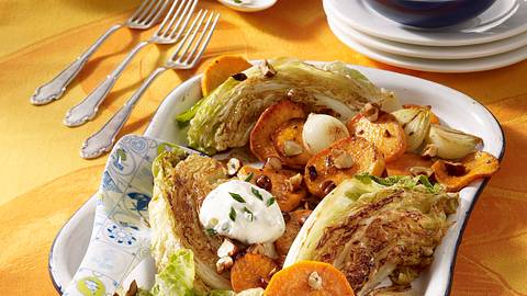 Wirsingspalten und Süßkartoffeln vom Blech Rezept - Foto: House of Food / Bauer Food Experts KG