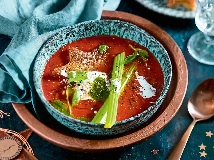 Wodkatomatensuppe mit Knusperstern Rezept Wodkatomatensuppe mit Knusperstern Rezept