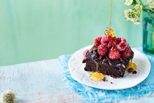 Wohlverdiente Brownie-Belohnung mit Avocado, Kakaonibs und Ingwer Rezept Wohlverdiente Brownie-Belohnung mit Avocado, Kakaonibs und Ingwer Rezept