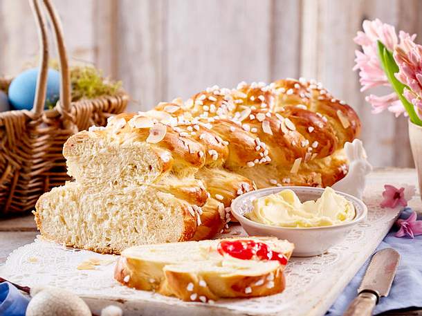 Wolkenweicher Hefezopf Rezept Wolkenweicher Hefezopf Rezept