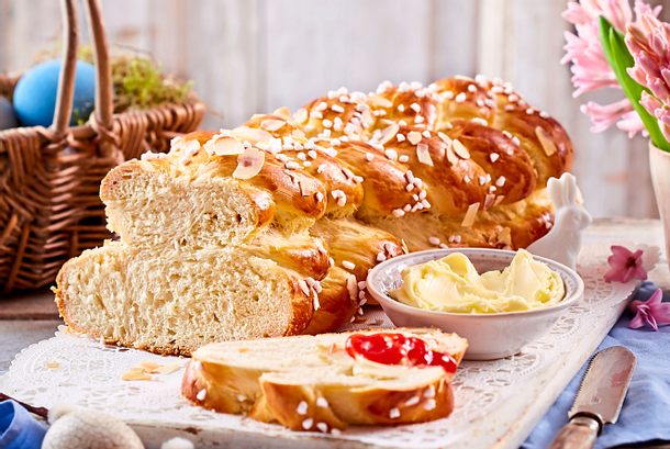 Wolkenweicher Hefezopf Rezept