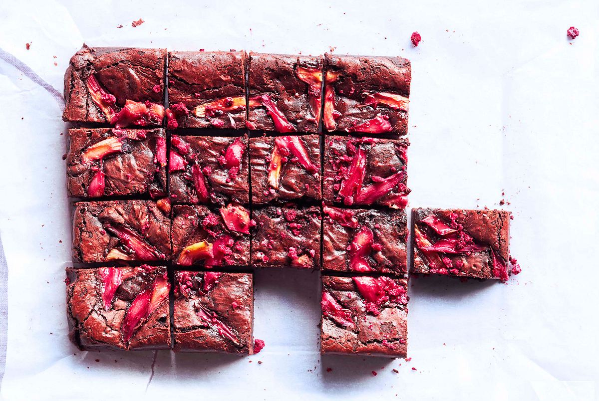 World’s pinkest Brownie mit Rhabarber-Biss  Rezept