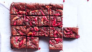 World’s pinkest Brownie mit Rhabarber-Biss  Rezept - Foto: House of Food / Bauer Food Experts KG