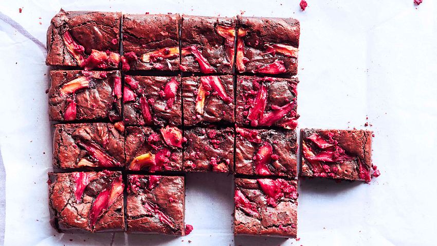 World’s pinkest Brownie mit Rhabarber-Biss  Rezept - Foto: House of Food / Bauer Food Experts KG