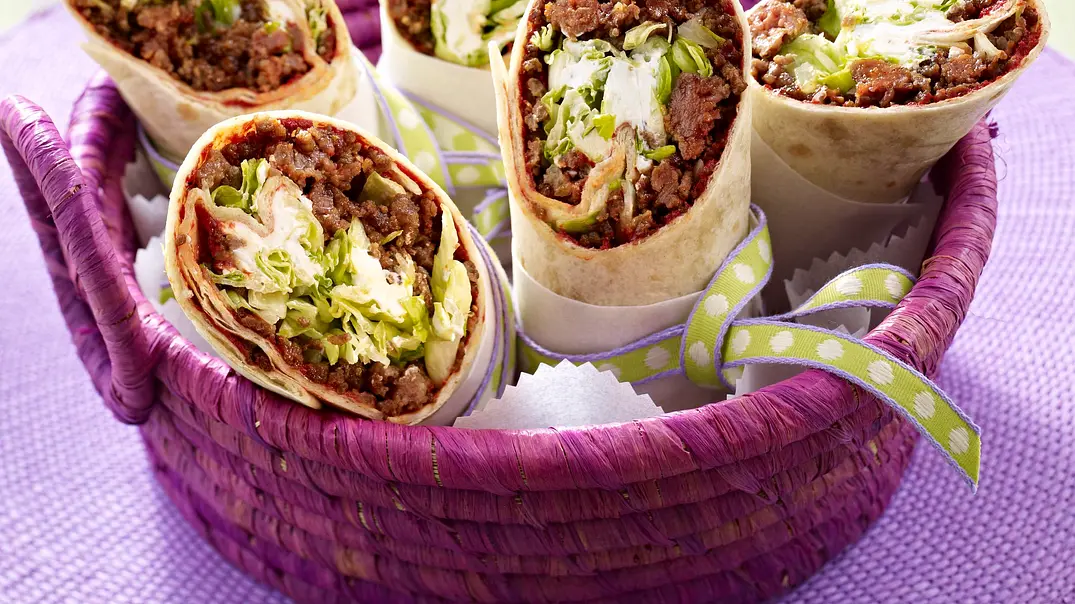 Wraps mit Hack-Salat-Füllung Rezept - Foto: LECKER @ Bauer Media Group Wraps mit Hack-Salat-Füllung Rezept - Foto: LECKER @ Bauer Media Group