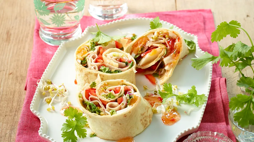 Wraps mit Hähnchen-Ei-Füllung Rezept - Foto: LECKER @ Bauer Media Group Wraps mit Hähnchen-Ei-Füllung Rezept - Foto: LECKER @ Bauer Media Group