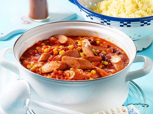 Würstchen-Chili mit Spiralnudeln Rezept Würstchen-Chili mit Spiralnudeln Rezept