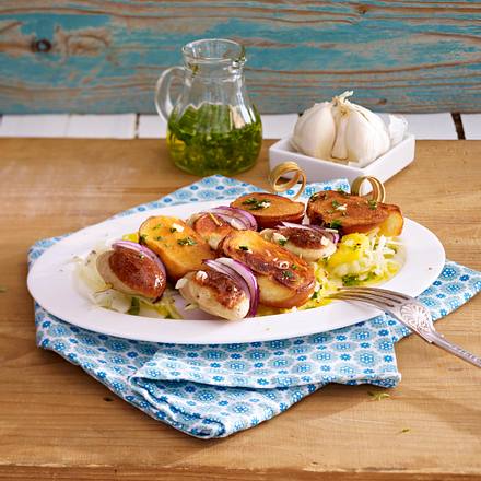 Würstchenspieße mit Ananas-Krautsalat Rezept