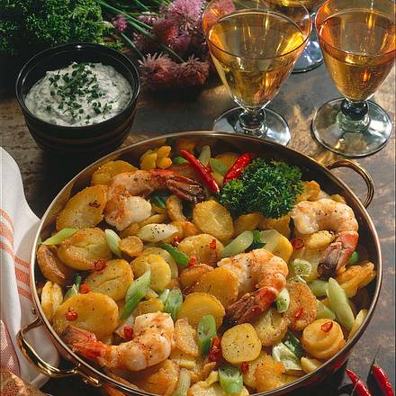 Würzige Bratkartoffeln mit Scampi Rezept Würzige Bratkartoffeln mit Scampi Rezept