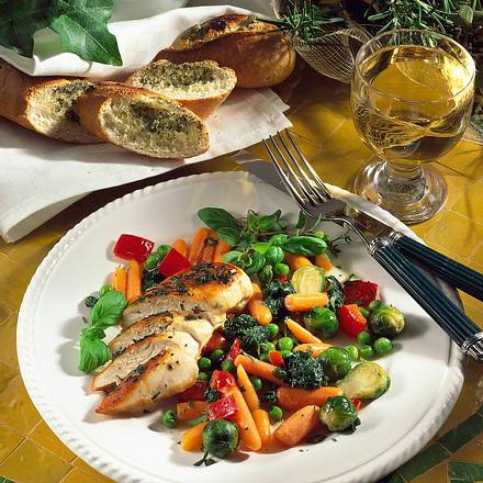 Würzige Hähnchenfilets mit bunter Gemüsemischung Rezept