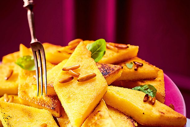 Würzige Maisecken mit Käse Rezept Würzige Maisecken mit Käse Rezept