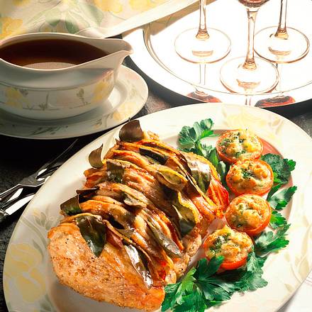 Würziger Kalbsbraten mit Käse-Tomaten Rezept