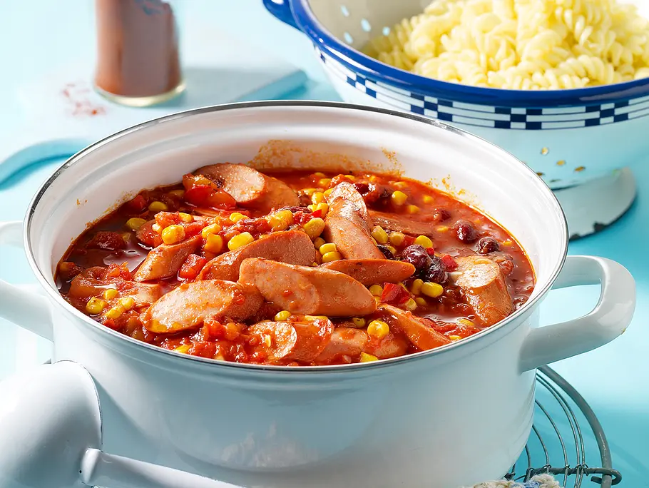 Würstchen-Chili mit Spiralnudeln Rezept Würstchen-Chili mit Spiralnudeln Rezept