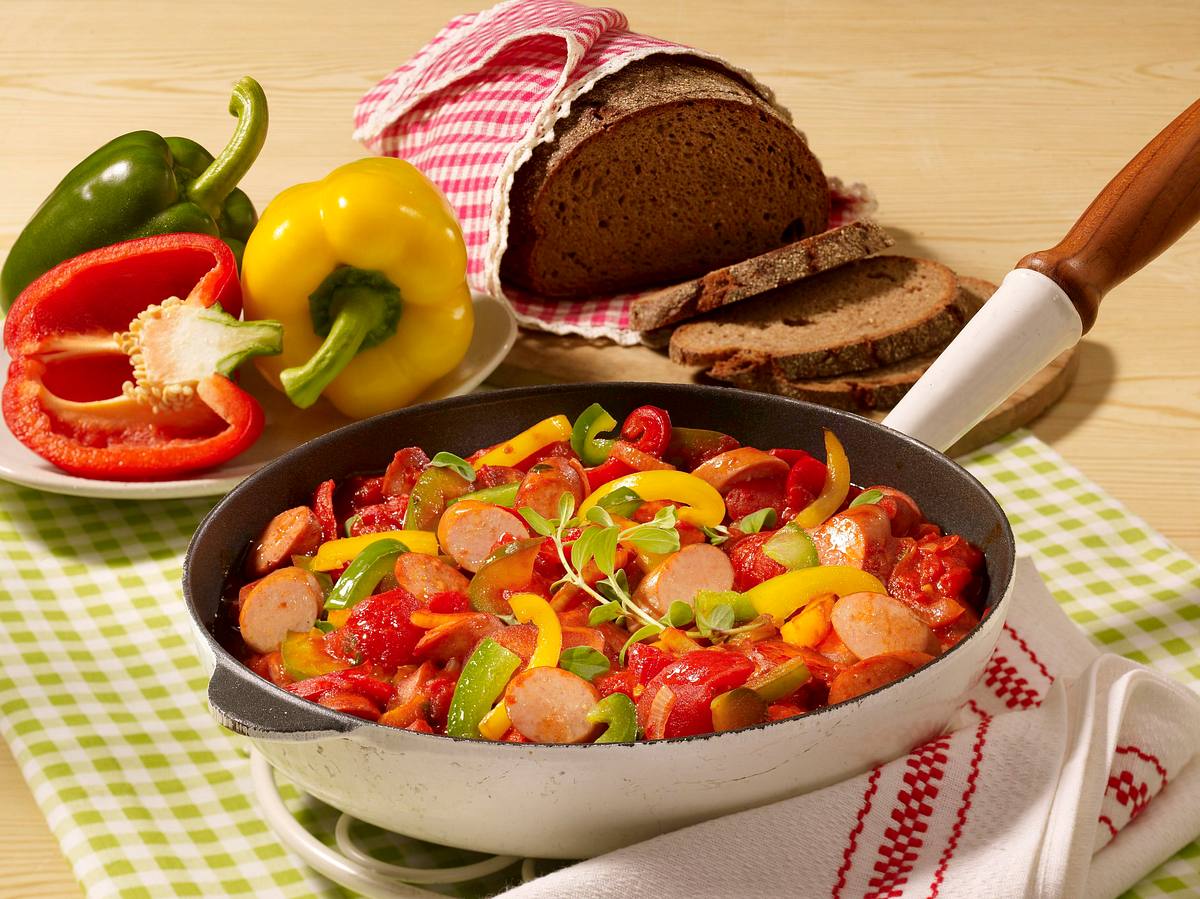Würstchen-Ragout nach Puszta-Art Rezept