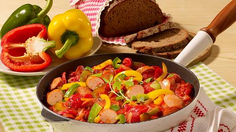 Würstchen-Ragout nach Puszta-Art Rezept - Foto: House of Food / Bauer Food Experts KG