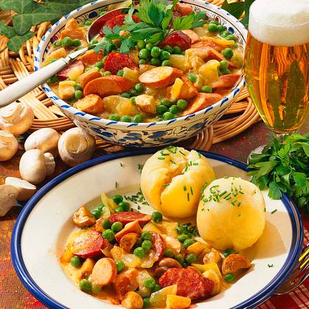Wurstgulasch zu Knödeln Rezept Wurstgulasch zu Knödeln Rezept