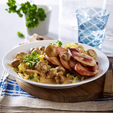 Wurstschnitzel mit Jägersoße und Spätzle Rezept