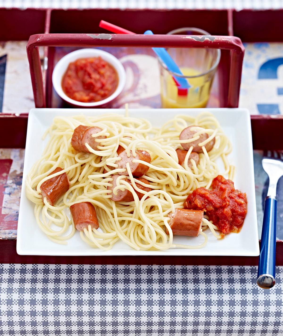 Wurststückchen mit Spaghettikabeln Rezept