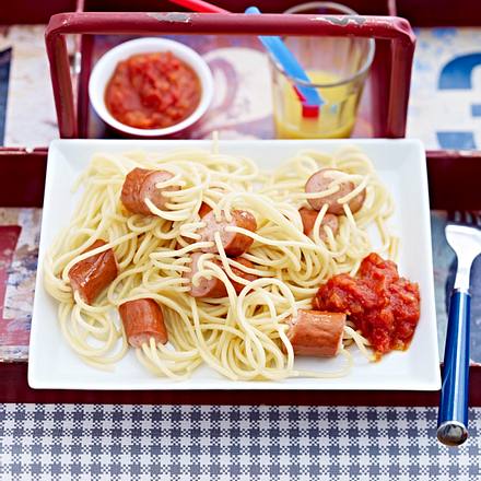 Wurststückchen mit Spaghettikabeln Rezept