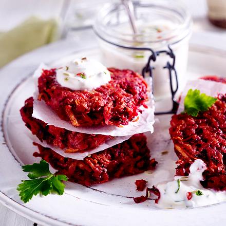 Wurzelbratlinge mit Gewürz-Joghurt Rezept Wurzelbratlinge mit Gewürz-Joghurt Rezept