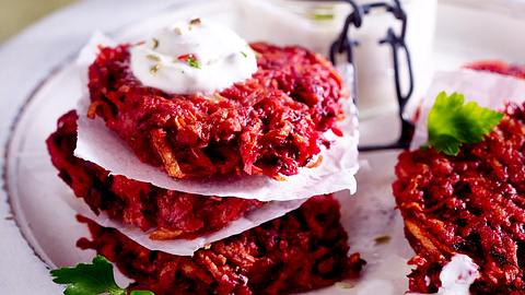 Wurzelbratlinge mit Gewürz-Joghurt Rezept - Foto: House of Food / Bauer Food Experts KG