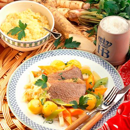 Wurzelfleisch mit Bouillon-Gemüse und Apfelkren Rezept Wurzelfleisch mit Bouillon-Gemüse und Apfelkren Rezept