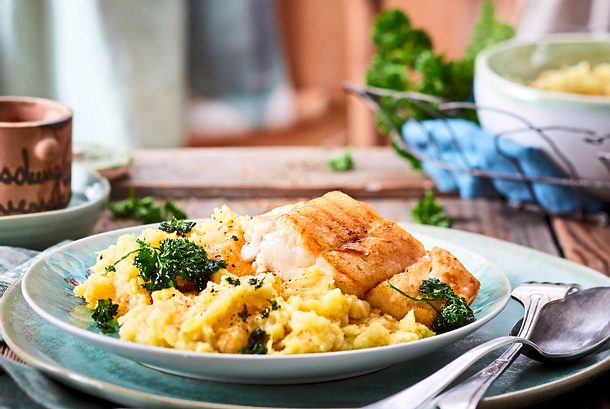 Wurzelgemüsestampf mit schlankem Fisch Wurzelgemüsestampf mit schlankem Fisch