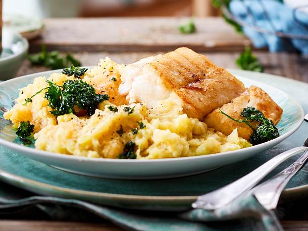Wurzelgemüsestampf mit schlankem Fisch