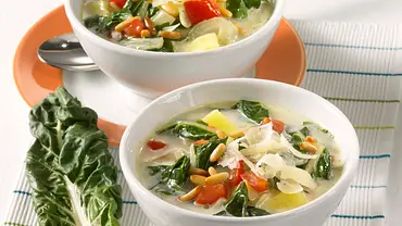 Würzige Mangold-Suppe Rezept - Foto: LECKER @ Bauer Media Group Würzige Mangold-Suppe Rezept - Foto: LECKER @ Bauer Media Group