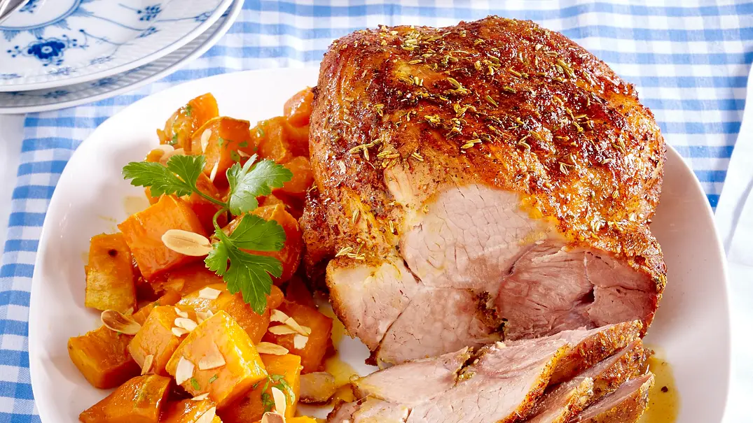 Würziger Schweinebraten auf Süßkartoffeln Rezept - Foto: LECKER @ Bauer Media Group Würziger Schweinebraten auf Süßkartoffeln Rezept - Foto: LECKER @ Bauer Media Group