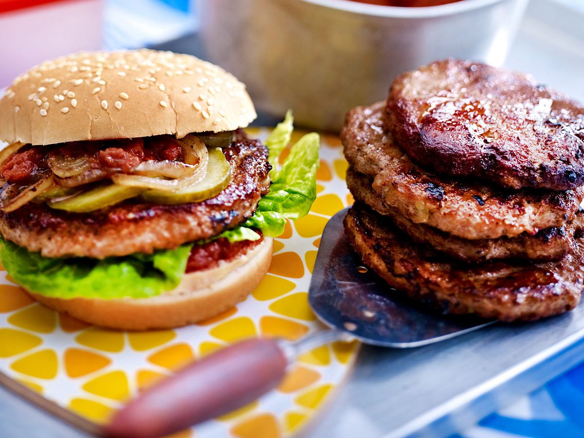 XXL-Burger mit Sundried Tomato Sauce