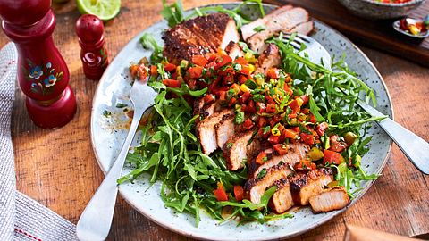 XXL-Schnitzel „Zwei Herzen im Low-Carb-Takt“ Rezept - Foto: House of Food / Bauer Food Experts KG
