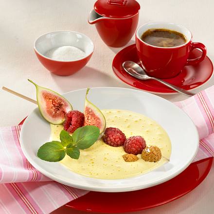Zabaione mit Himbeeren und Feigen Rezept Zabaione mit Himbeeren und Feigen Rezept
