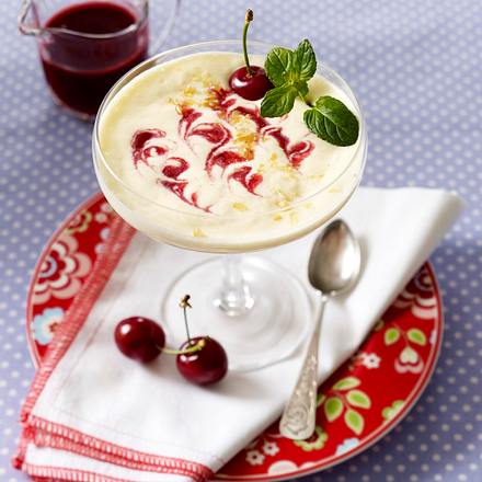 Zabaione mit Kirschsoße und Mandelkrokant Rezept Zabaione mit Kirschsoße und Mandelkrokant Rezept