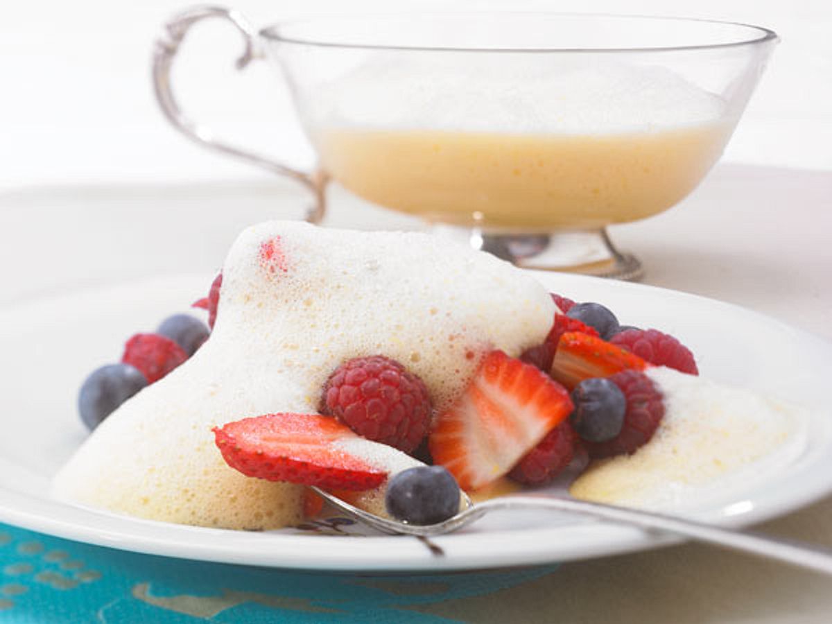 Zabaione-Rezept mit Sommerbeeren - so gehts