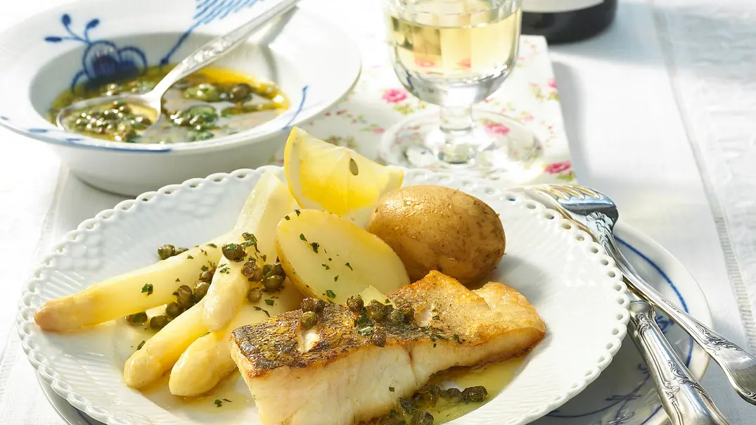 Zander auf Potsdamer Art mit Spargel Rezept - Foto: LECKER @ Bauer Media Group