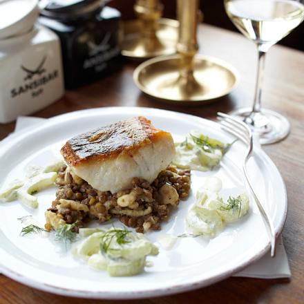 Zander mit Linsenspätzle in Dillgurken Rezept Zander mit Linsenspätzle in Dillgurken Rezept