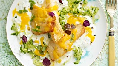 Zander mit Mango-Maracuja-Dressing Rezept - Foto: LECKER @ Bauer Media Group