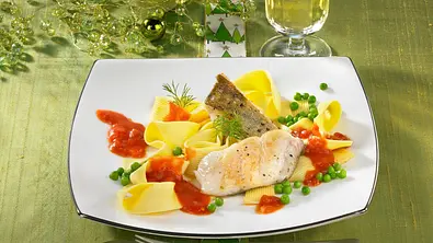 Zanderfilet in Tomaten-Sahne-Soße Rezept - Foto: LECKER @ Bauer Media Group
