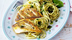 Zanderfilet mit Pesto-Spaghetti Rezept - Foto: House of Food / Bauer Food Experts KG