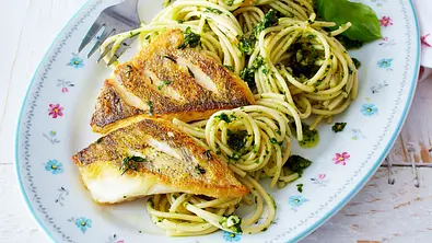 Zanderfilet mit Pesto-Spaghetti Rezept - Foto: LECKER @ Bauer Media Group