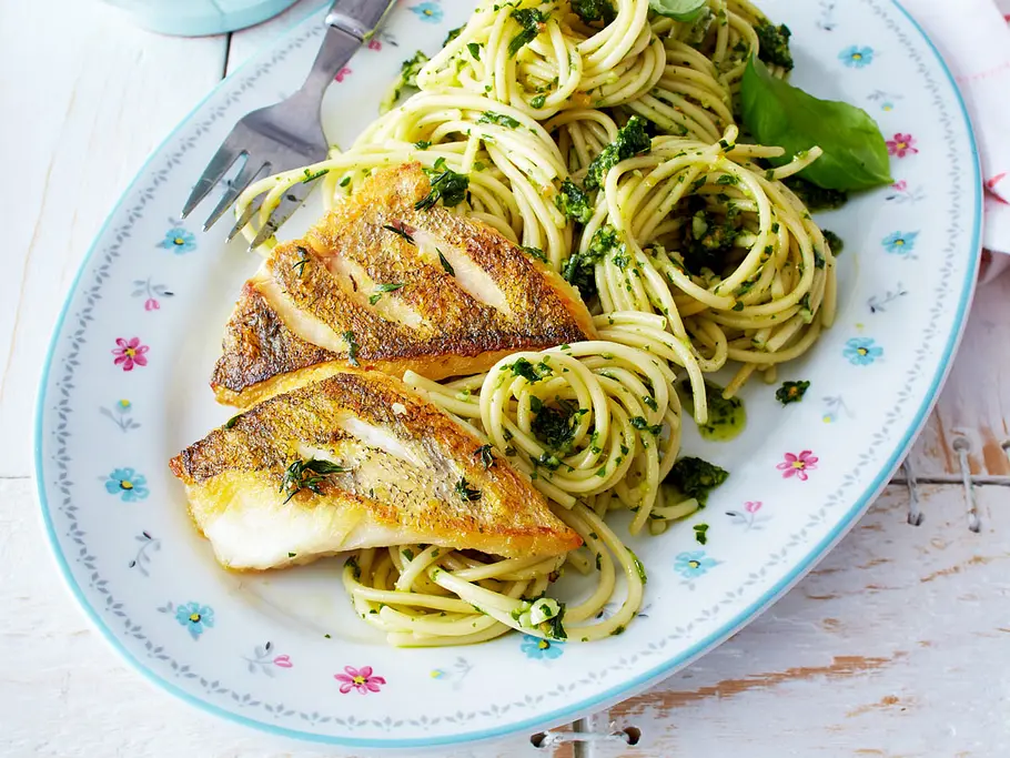 Zanderfilet mit Pesto-Spaghetti Rezept Zanderfilet mit Pesto-Spaghetti Rezept