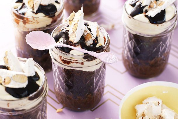 Zartbitter-Pudding mit weissem Nugat Zartbitter-Pudding mit weissem Nugat