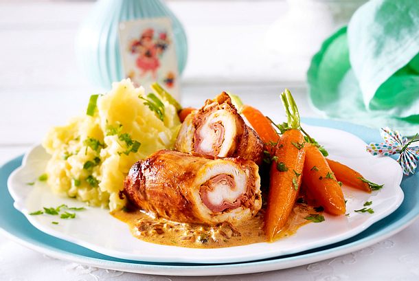 Zarte Hähnchenrouladen mit Ostermöhrchen Rezept