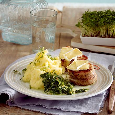 Zarte Lendchen mit Camemberthaube Rezept Zarte Lendchen mit Camemberthaube Rezept