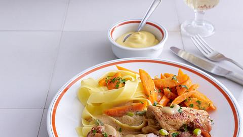 Zarte Putenschnitzel mit Honig-Senf-Füllung Rezept - Foto: House of Food / Bauer Food Experts KG