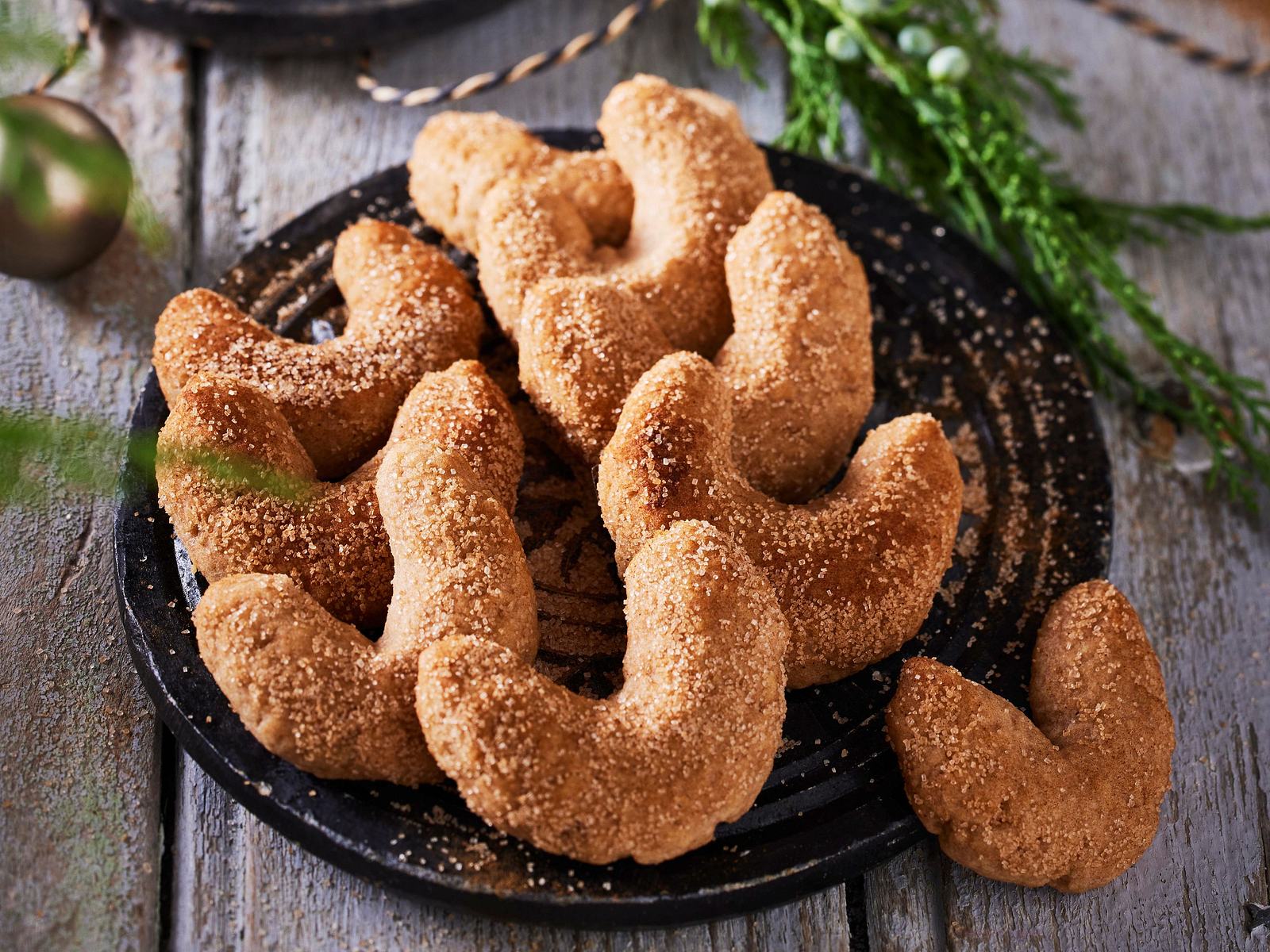 Zarte Zimt-Kipferl Rezept | LECKER
