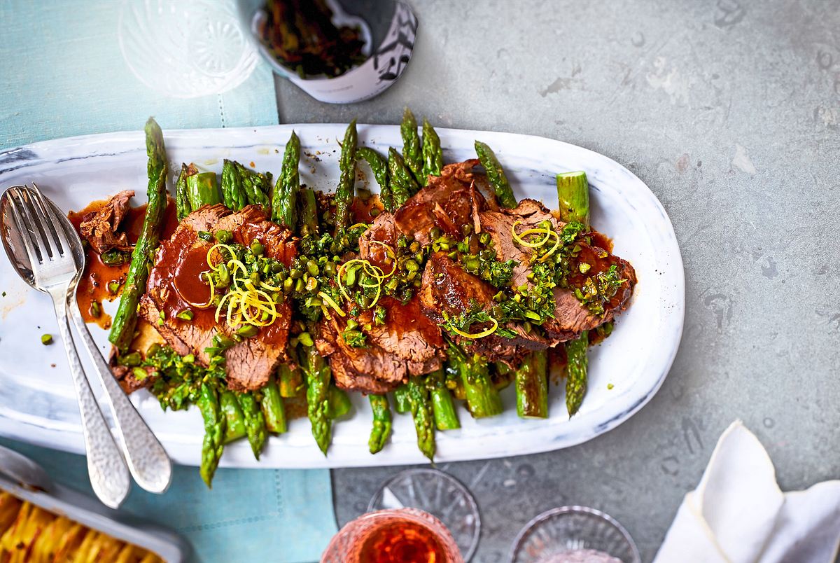 Zarter Sauerbraten mit Spargel Rezept