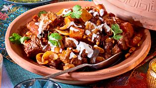 Zauberhaftes Gewürz-Gulasch aus der Tajine Rezept - Foto: LECKER @ Bauer Media Group