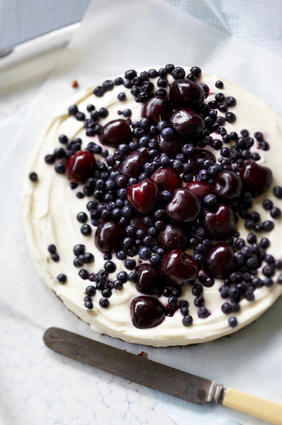 Ziegenfrischkäsetorte mit Süßkirschen Rezept